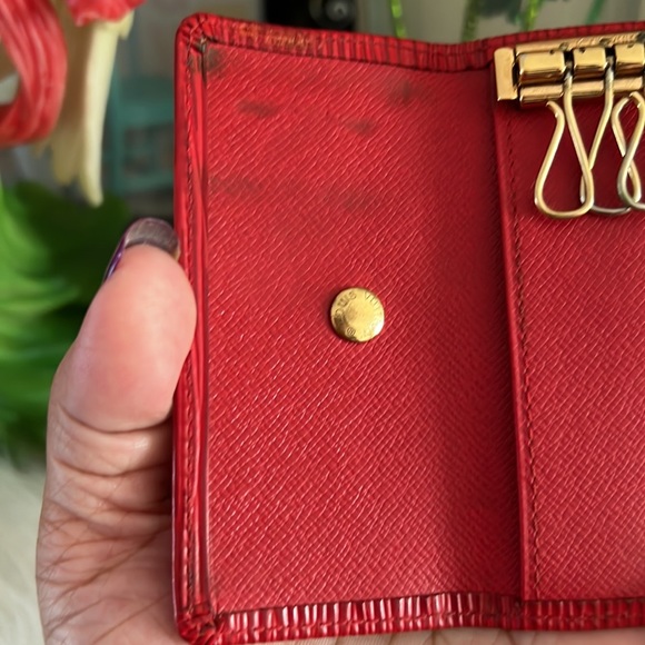 Louis Vuitton Epi Red 4 keychain. Date Code CA1917 - Picture 10 of 13